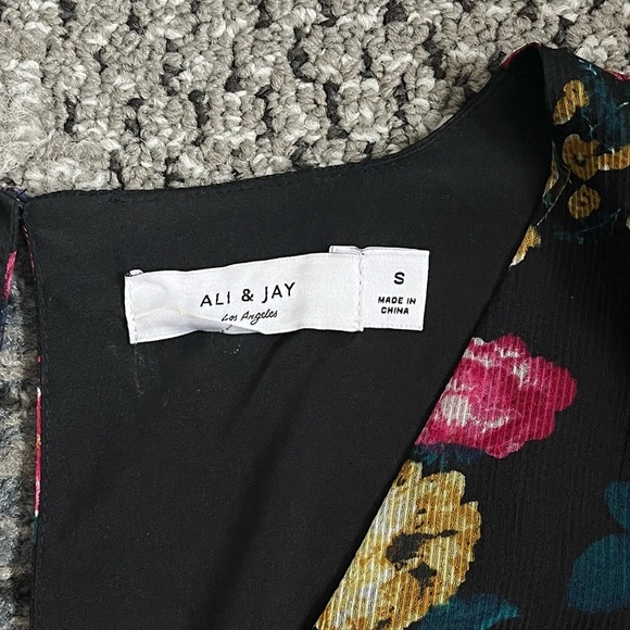 Ali & Jay Black Floral Angels Flight Pleated Surplice Dress Size Small - Picture 4 of 12